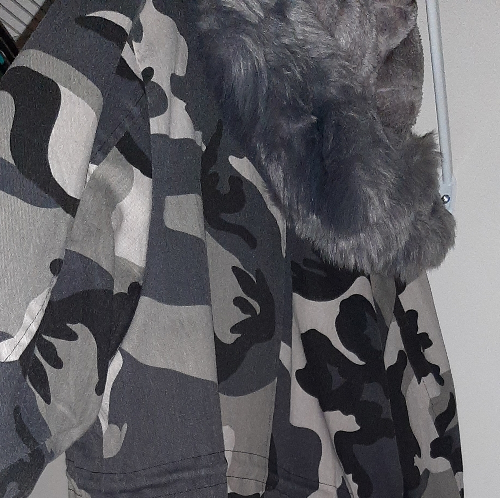 Coat - Picture 4 of 4